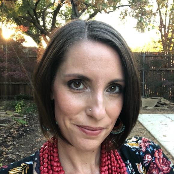 Meet your Posher, Kara Beth ❤️ - Picture 1 of 2